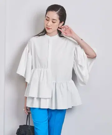 새상품급 UNITED ARROWS 프릴 화이트 반팔 상의