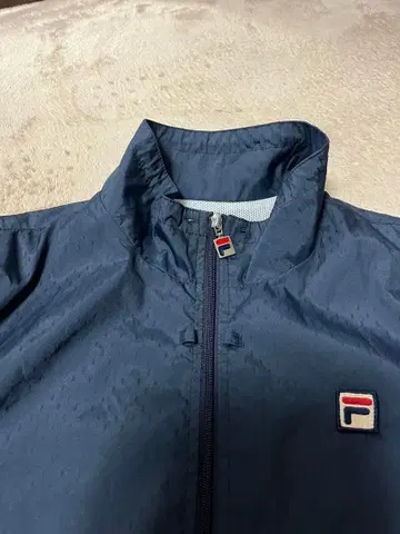 FILA 네이비 스트라이프 리브 점퍼