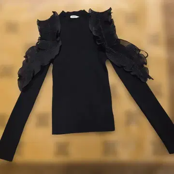 SNIDEL 블랙 프릴 니트 스웨터