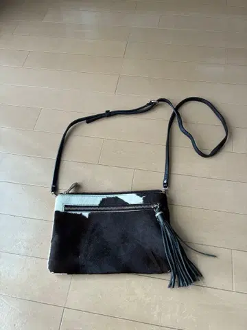 소가죽 태슬 포함 숄더백