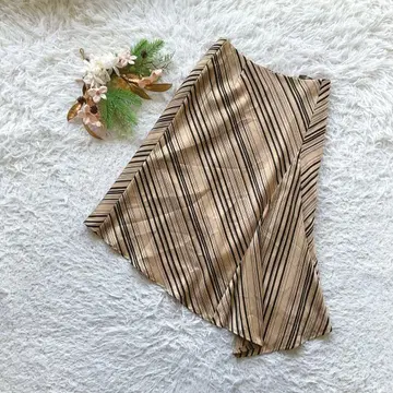 고품질 (64) 비대칭 스커트 무릎 기장 새틴 스트라이프 캐주얼