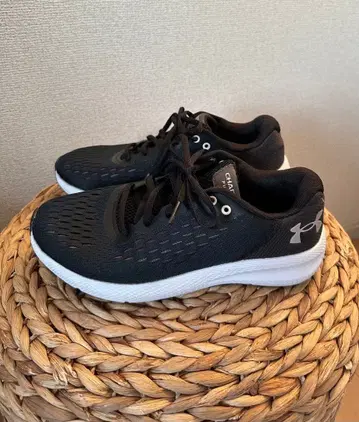 언더아머 러닝화 23cm 블랙