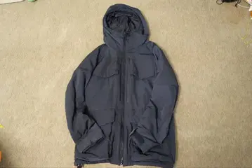 유니클로 화이트 마운티니어링 네이비 다운 M 네이비