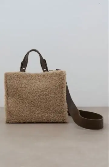 베이지 퍼 보아풍 숄더백