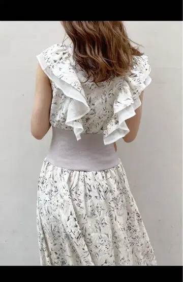 [ 새상품급 ] dazzlin 라인 아트 리브 민소매 원피스