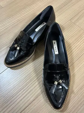 Diana 블랙 에나멜 태슬 로퍼