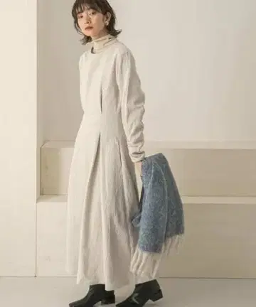 [ KBF ] 백 오픈 플레어 원피스 (아이보리)