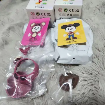 미키, 픽사 캐릭터 우디를 만나다