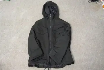 유니클로 화이트 마운테니어링 다운 자켓 블랙 M