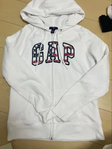 GAP 화이트 후드티 미국 국기 디자인 y2k
