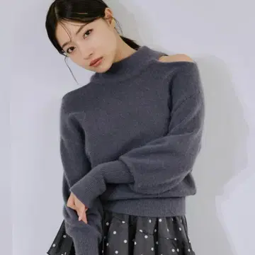 snidel 퍼라이크 콜드숄더 풀오버 그레이