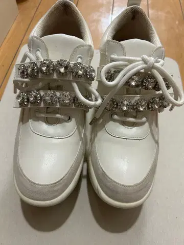 미셸 마카롱 비쥬 장식 통굽 화이트 스니커즈 23.5cm