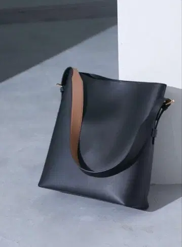 VIS 합성 피혁 숄더백