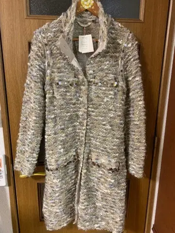 사에라 포테치노 새상품 택 포함 비즈 스팽글이 달린 럭셔리 코트