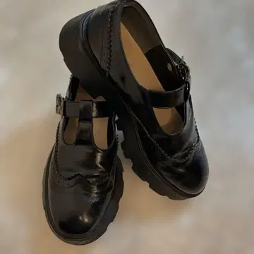 Fi.n.t 블랙 통굽 로퍼