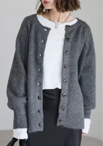[ 새상품 ] 봉쥬르 사간 같은 형태 돌먼 슬리브 니트 가디건 차콜