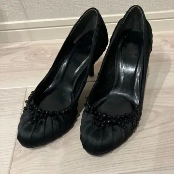 스트로베리 필드 22.5cm 비즈 장식 블랙 새틴 하이힐