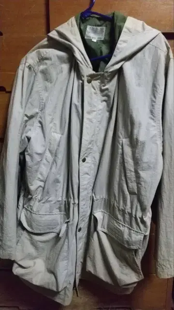 후드 부착 베이지 자켓