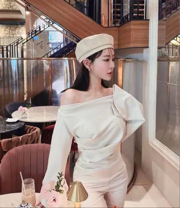 QUNG 쿠 드레이프 플레어 T 아이보리