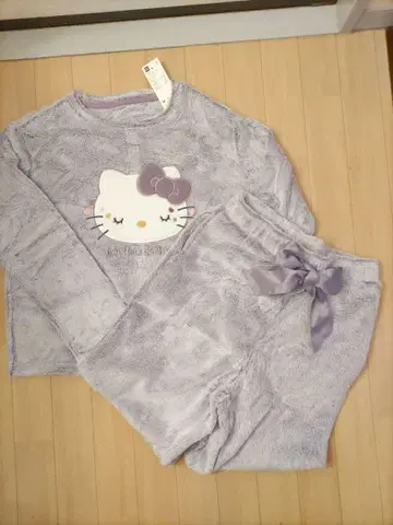 미사용 새상품 GU 헬로키티 마쉬멜로우 필 라운지 세트