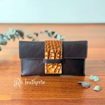 이탈리아 가죽 엠보 카멜 x 슈링크 오일 가죽 다크 브라운 가죽 파우치