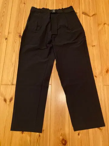 한정 판매 Goldwin 원턱 테이퍼드 스트레치 트윌 팬츠 블랙