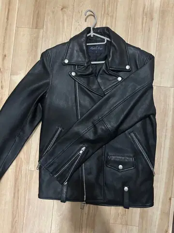 블랙 가죽 라이더 자켓