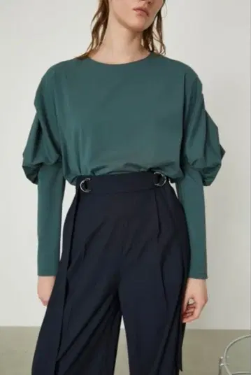 RIM.ARK 림아크 스퀘어 슬리브 탑 그린