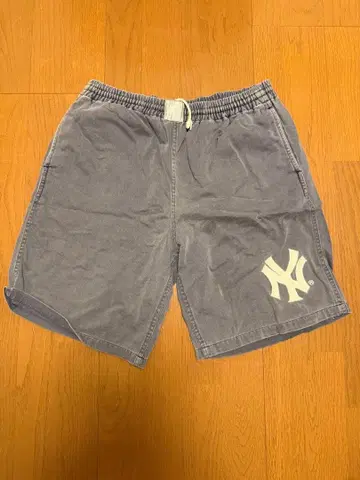 뉴욕 양키스 로고 숏팬츠 그레이