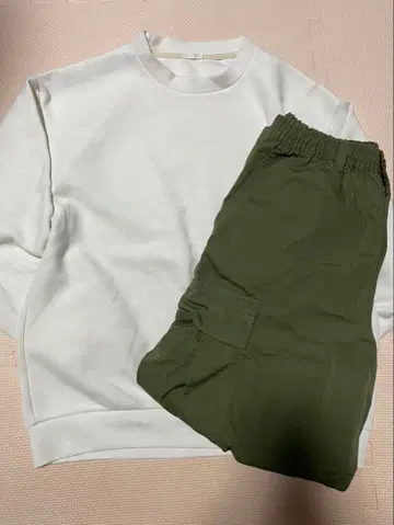 GU 상하의 세트 코디