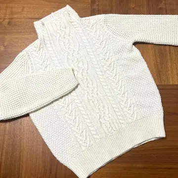 아이보리 케이블 니트 스웨터 새상품급