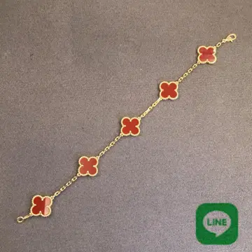 빨간색 클로버 모양 팔찌