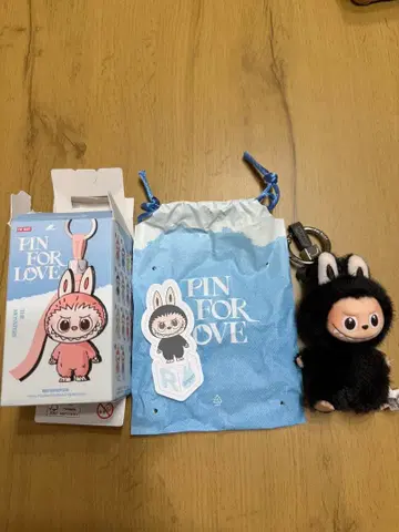 POP MART PIN FOR LOVE 알파벳 러브브(R)