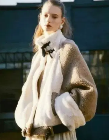 la belle Etude 가죽 벨트 x 볼륨 소매 보아 자켓 F