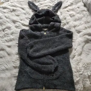 토끼 귀 달린 다크 그레이 룸웨어 세트