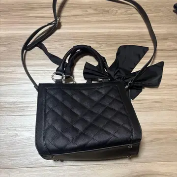 블랙 퀼팅 숄더백