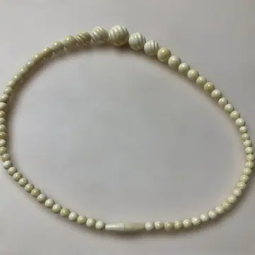아이보리 스트라이프 비즈 목걸이