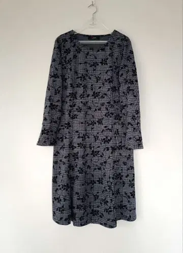 yz select 블루 그레이 꽃무늬 원피스 M-L 사이즈