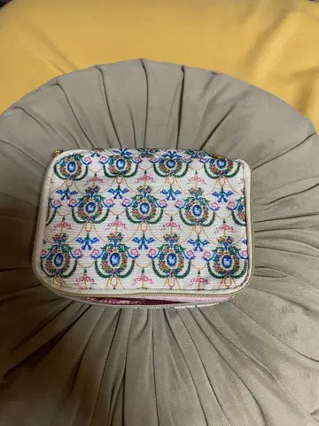 [ 미사용 ] 폴앤조이 메이크업 수납 파우치 꽃무늬 자수 002