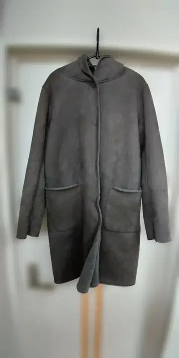 그레이 후드 부착 무스탕 코트 L 사이즈