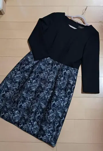 WORLD 블랙 원피스 무릎 기장 사이즈 9호 포멀 세레모니