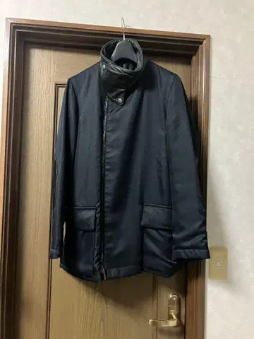 조르지오 아르마니 가죽 절개 하프 코트