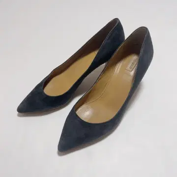 새상품급 CHEMBUR 스웨이드 펌프스 사이즈 36 차콜 그레이