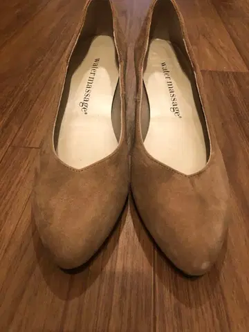 Water Massage 스웨이드 펌프스