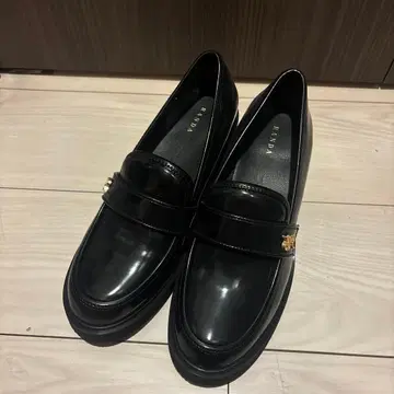 RANDA 모다그램 부품 볼륨 밑창 로퍼 블랙