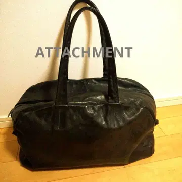 어태치먼트 가죽 백 블랙 riri 지퍼