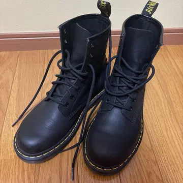 [ 새상품급 ] 닥터마틴 8홀 부츠