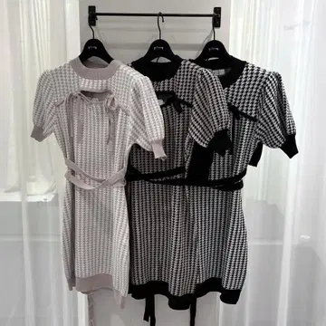 pium 하운드투스 체크 패턴 암워머 포함 니트 원피스