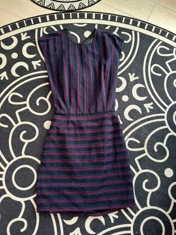 annc 슬리브리스 무릎 기장 원피스