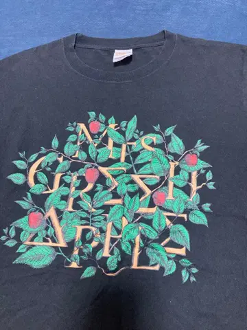 미세스 에덴의 동산 T셔츠